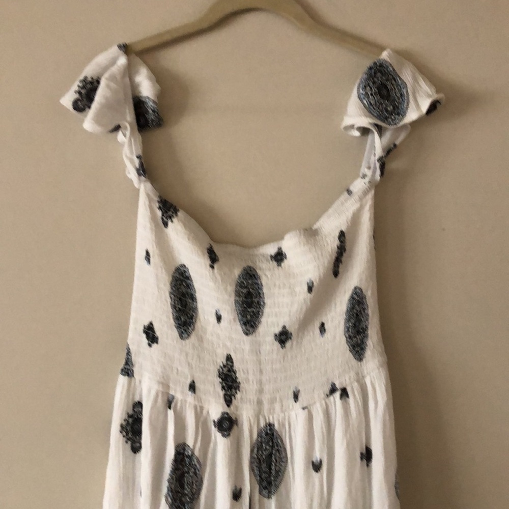 Flowy white summer dress - Picture 3 of 5